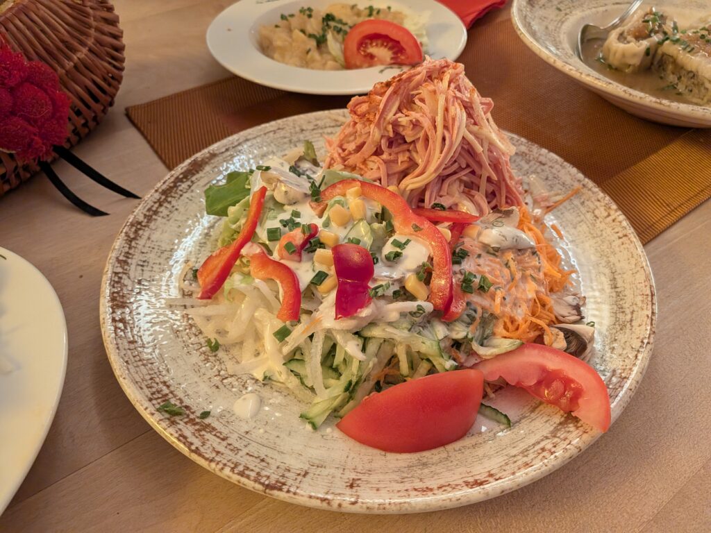 【德國黑森林美食】Flößer-Schänke:道地傳統料理與特色獵人烤肉 Flößer-Schänke的特製綜合沙拉