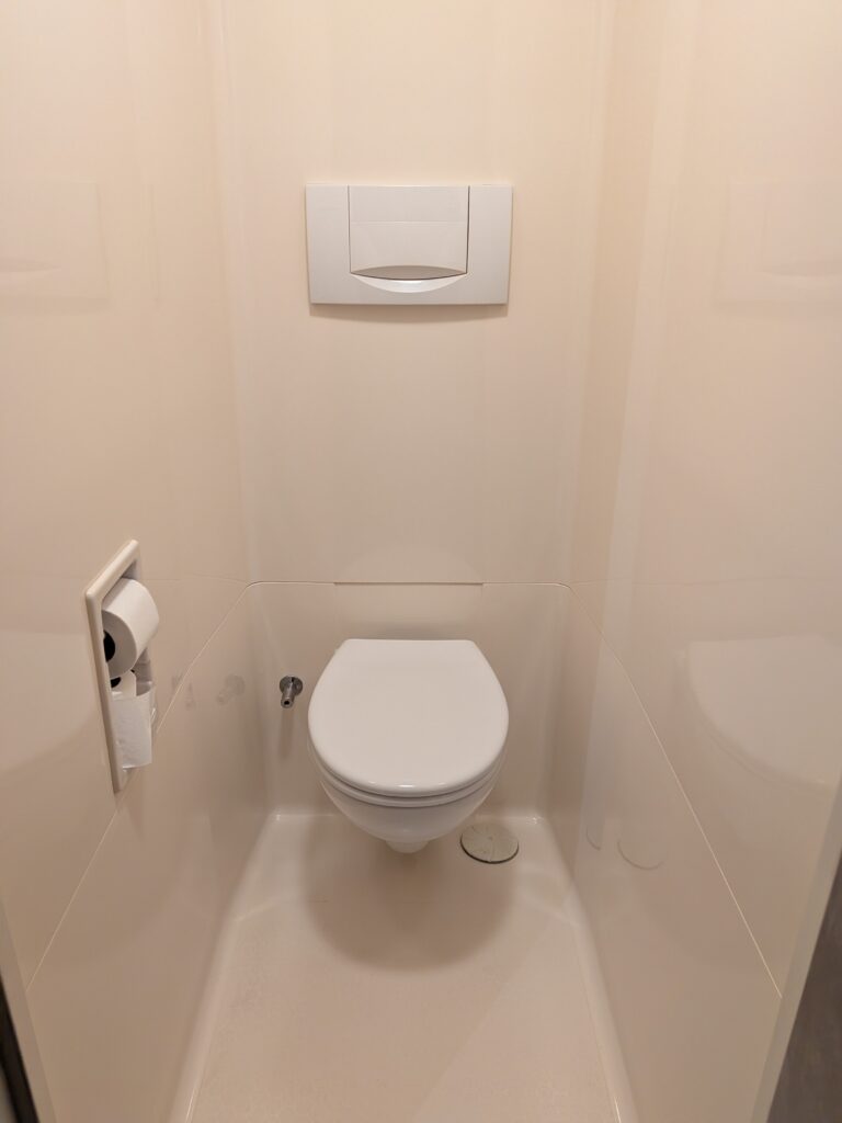 ibis budget Haguenau的獨立廁所