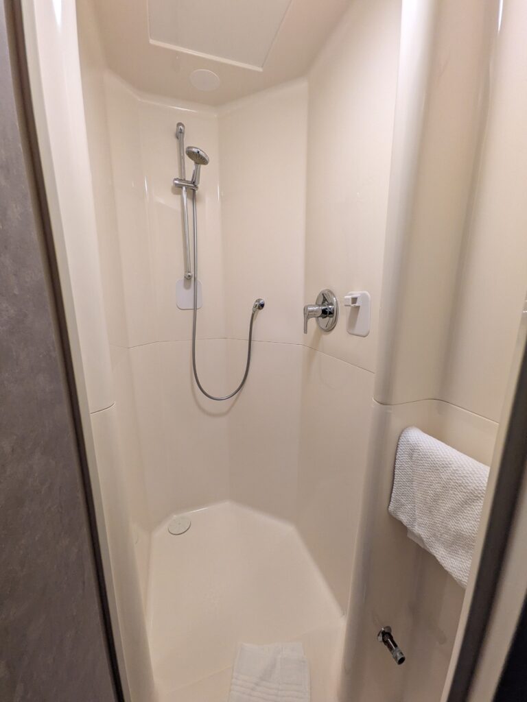 ibis budget Haguenau的獨立淋浴間